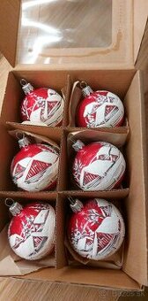 Vianočné ozdoby červené