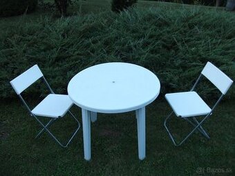 Pekný set-stôl + stoličky-predám lacno.