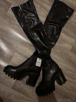 Čierne čižmy nad kolená