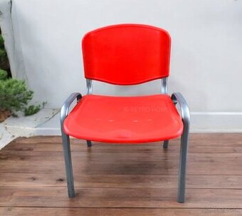 4 plastové konferenčné stoličky