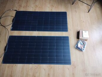 Flexibilné fotovoltaické panely 2 x 150 Wp + 30 A menič.