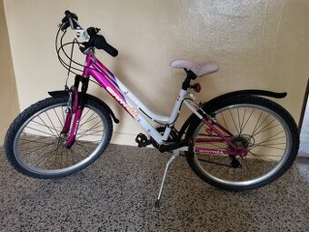 Predám dievčenský bicykel.