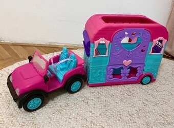 Barbie Auto s domom na kolesách