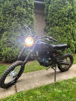 Custom Suzuki Scrambler 200cc