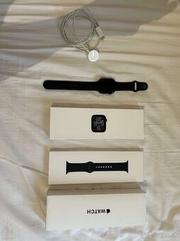 Apple Watch SE 44mm – výborný stav, 96 % batéria