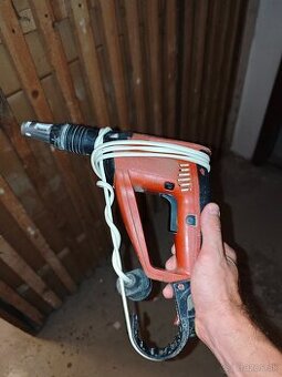 Predám Skrutkovač na sadrokartón Hilti SF 4000