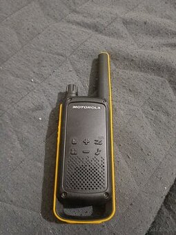 2ks Motorola t82 extreme + nabijacka.. Nevyuzite.