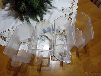 Priehľadné plastové nádoby