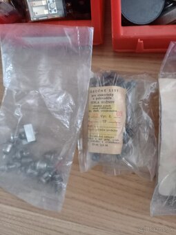 Stare radiotechnicke sučiastky