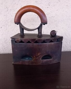 Starožitná žehlička Sphinx