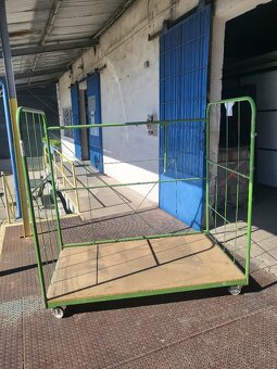 Skladový prepravný manipulačný vozík