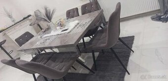 Predám jedálenský stôl zo stoličkami