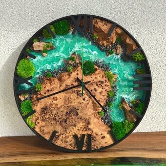 Machove hodiny s drevom a epoxidom 40cm drevene hodiny