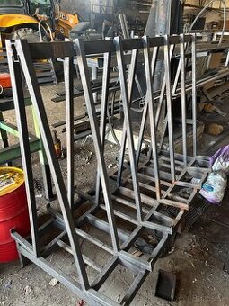 Stojan na prevoz okien