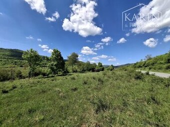 Slnečný rekreačný pozemok 5140 m2 s mobilným domom Tisovník