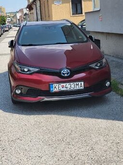 Toyota Auris 1.8 VVT-i Hybrid-REZERVOVANE
