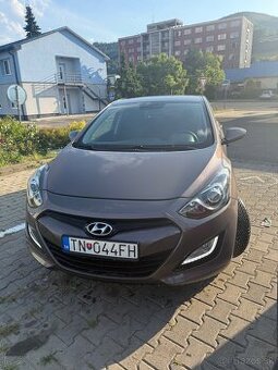 Hyundai i30 1.4i 74kW LPG | 2013 | 218tkm | 5000€