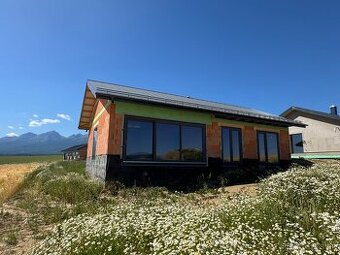 Hrubá stavba - rodinný dom s výhľadom na Tatry v MLYNICI