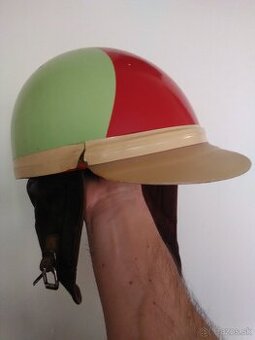 Stará moto-prilba-kokoska