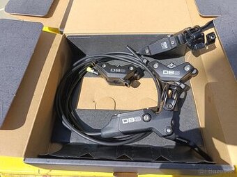 Brzdy Sram DB8
