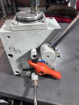 Ručná hydraulická pumpa