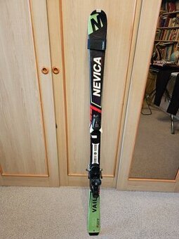 lyže Nevica, lyžiarky Nordica , prilba