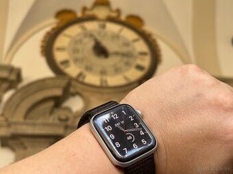 Apple Watch SE (2022)