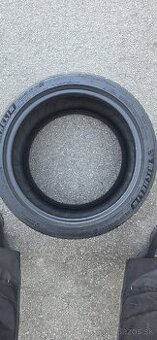 Pneu 235/40 R19