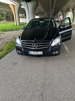 Mercedes R