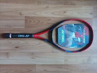 Tenisová raketa Yonex Vcore 98.
