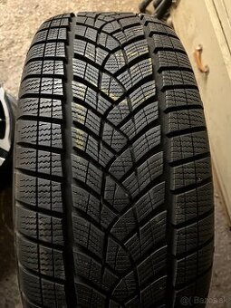 Zimné pneumatiky Good Year 235/55 R18 104H