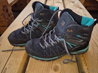Turisticka alebo zimna obuv Karrimor