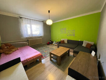 Na predaj - Rodinný dom- s pozemkom 739m²