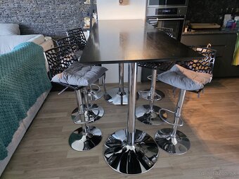 Kuchynsky barový stôl + 6 stoličiek