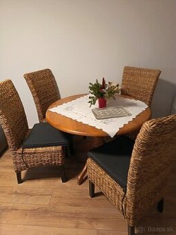 Stôl a stoličky