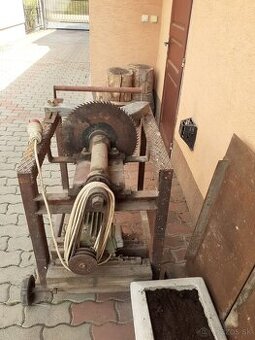 Cirkular/pila na drevo