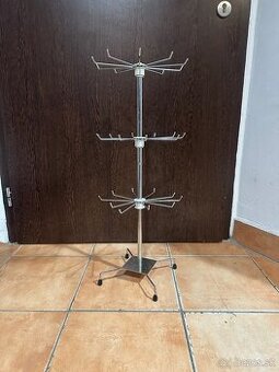 Predám nový kovový stojan na šperky a one veci