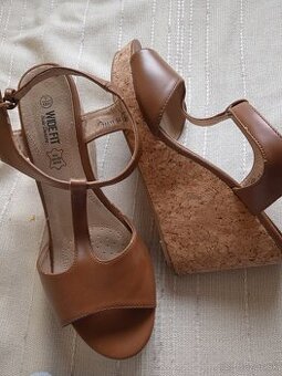 Sandále na korkovej platforme 40-41