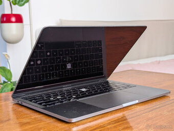 Macbook Pro 2017 A1706 - nefunkcny