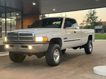Kúpim DODGE RAM 2500 CUMMINS