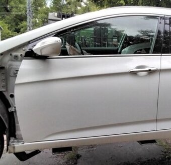 HYUNDAI i40 CW 1.7 CRDi 2015 predám DVERE, PREVODOVKA AUTOMA