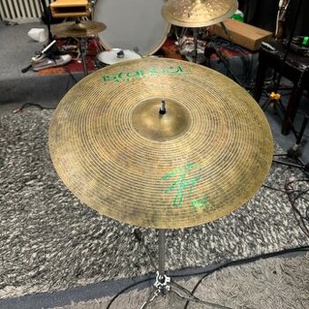 Istanbul Agop - Signature Crash 18”