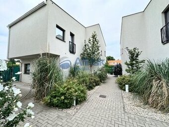 KRÁSNY 3 IZBOVÝ MEZONETOVÝ BYT S PREDZÁHRADKOU - IVANKA PRI