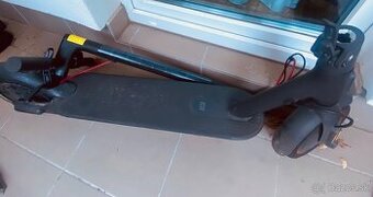 Predám elektrickú kolobežku – na náhradné diely alebo opravu