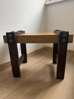 Predám dizajnový stolík Valentti Furniture – masívne drevo +