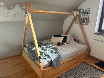 Masívna Teepee posteľ