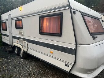 KARAVAN HOBBY DE LUXE