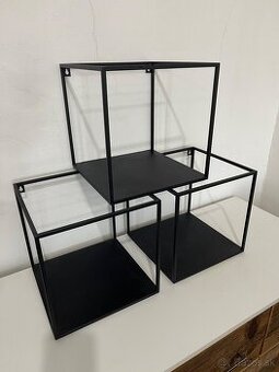 Kovové nástenné police 30×30×30 cm – industrial