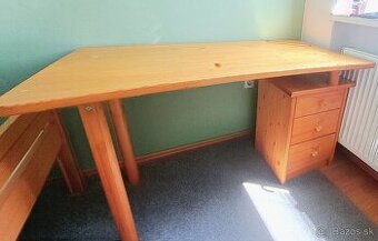 Predám drevený písací stôl