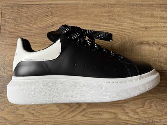 Alexander McQueen oversized sneakers, EU 42, čisto nové